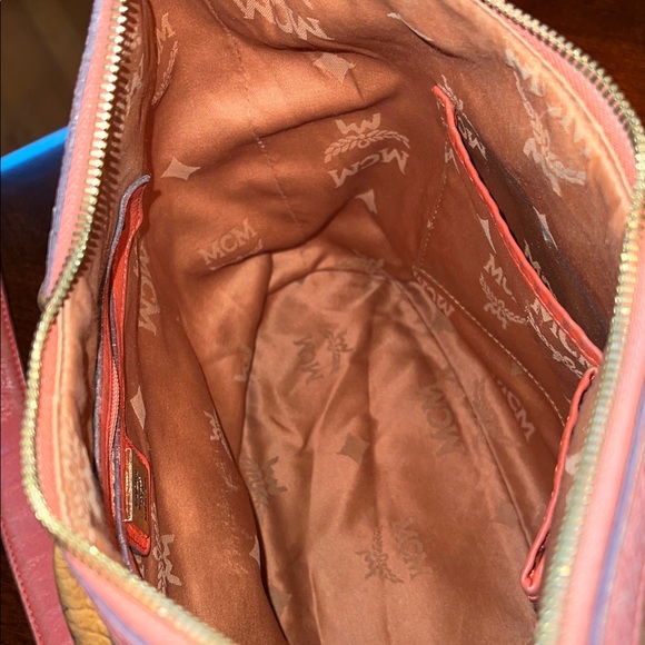 MCM HOBO SHOULDER BAG with LOCK AND KEY.  GUC - Picture 15 of 17